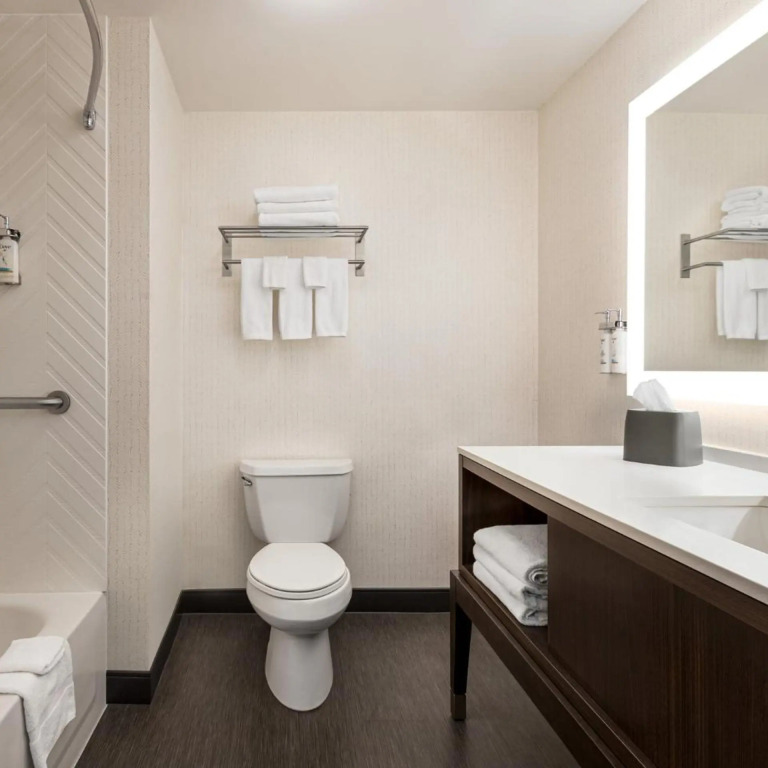 Holiday Inn Cheshire - Southington by IHG
