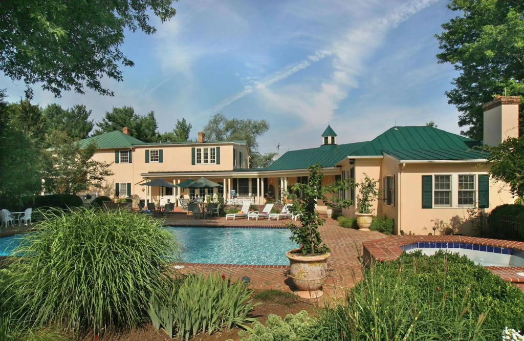 LAuberge Provencale Inn & Restaurant