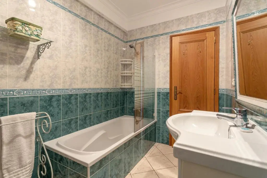 Host Wise - Wonderful Flats with Pool