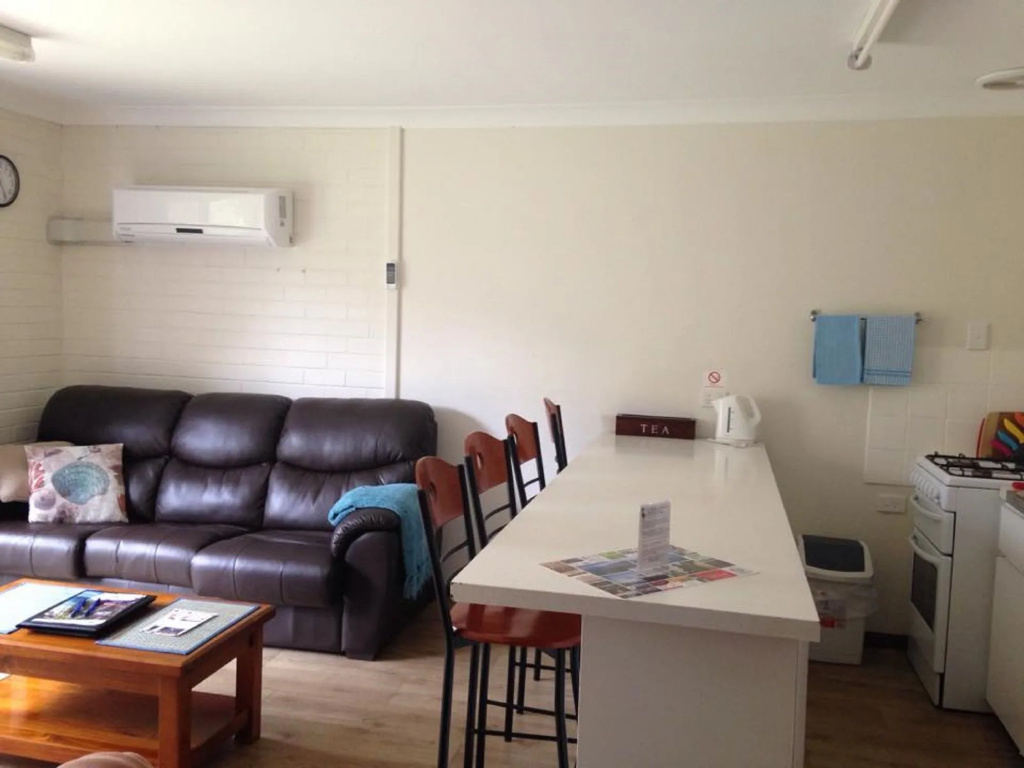 Emu Beach Chalets
