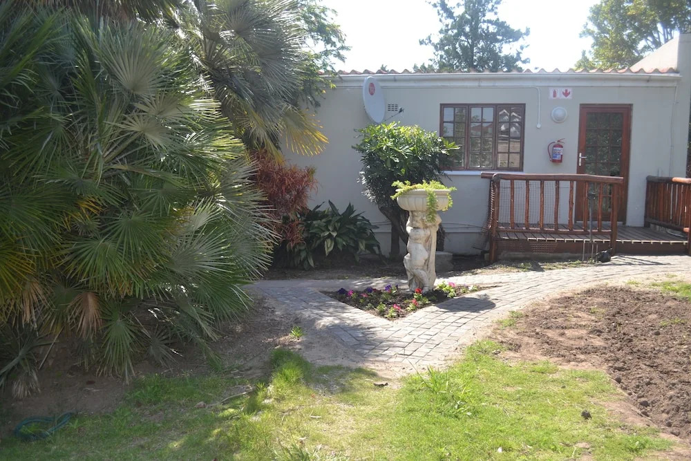 Cycad Lodge