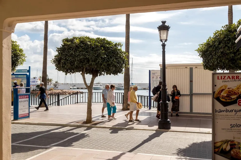 Eden Roc BeachFront Apartments