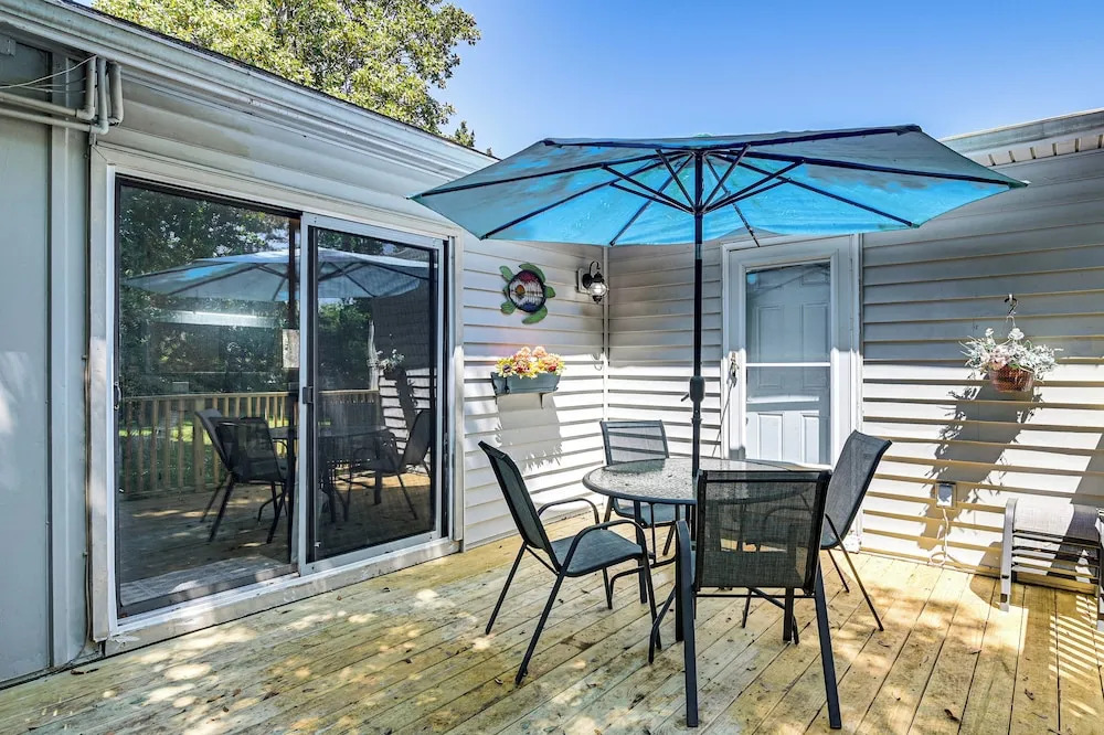 2 Mi to Myrtle Beach Boardwalk: Home w/ Yard