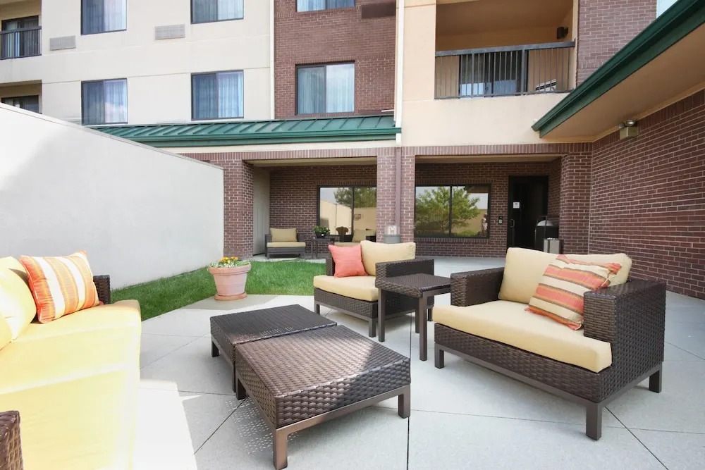 Courtyard by Marriott Chicago Bloomingdale
