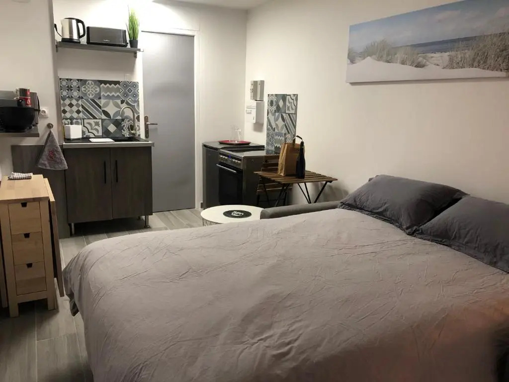 Studio à 50 m de la mer avec parking privatif