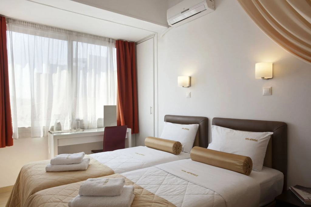 Metropolis Hotel