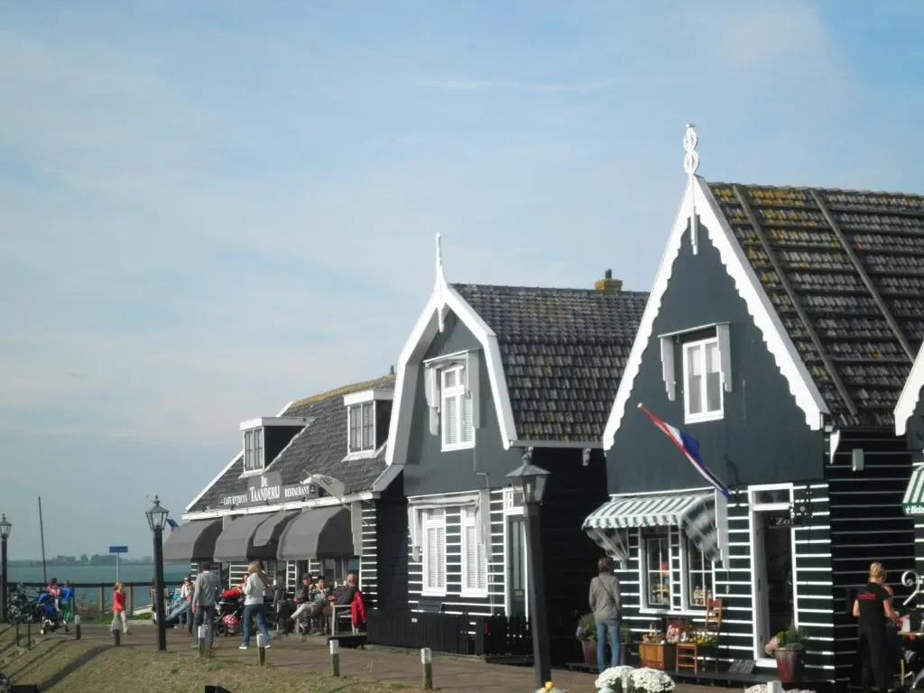 B&B HutSpot
