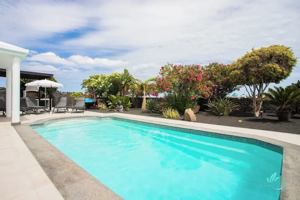 Gorgeous Newly Renovated 4-bedroom Villa!