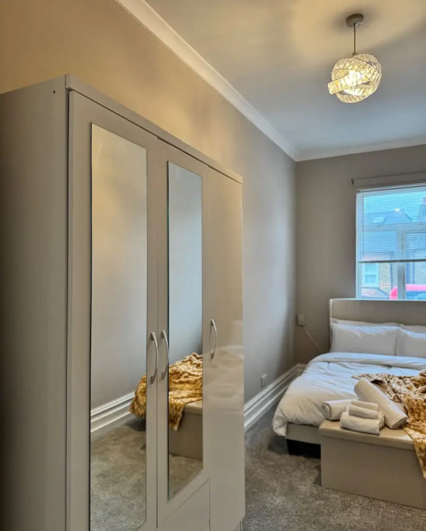 London City Apartment - Modern & Cozy Stay