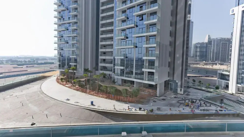 Luxury StayCation - Vibrant 1BR Apartment With Pool and Huge Balcony