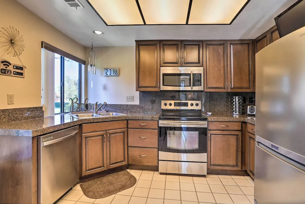 Near Golfing: Palm Desert Condo w/ Pool Access!
