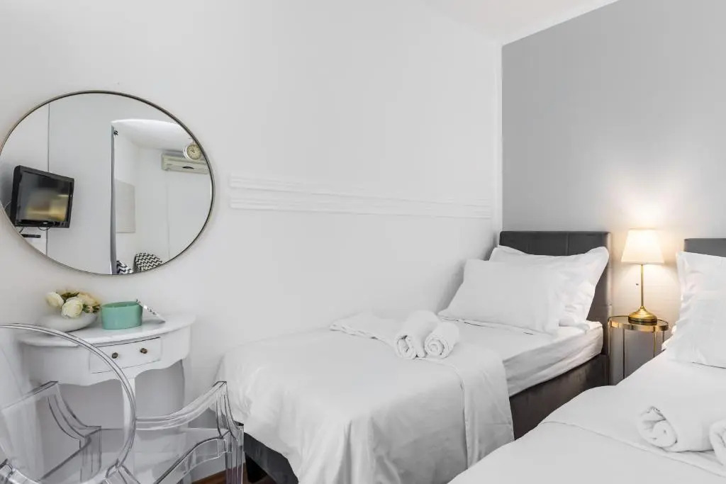 Bright & Modern 200m from DIOCLETIAN'S PALACE