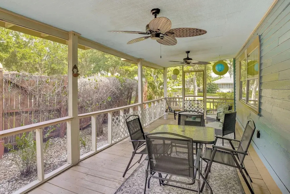 Lake Wales Vacation Rental w/ Screened-in Porch!