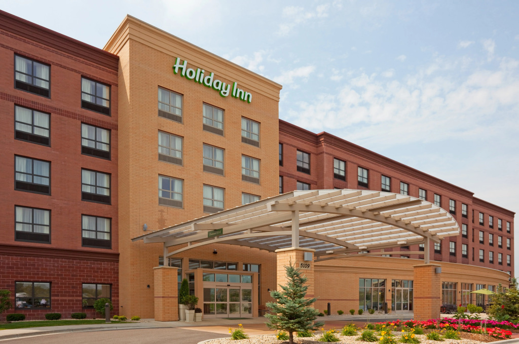 Holiday Inn Madison at The American Center by IHG