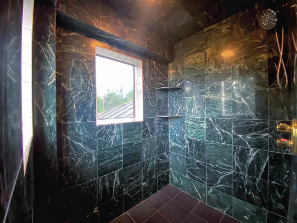 NEW!! Stunning home with breathtaking views, outdoor cedar sauna, great location!