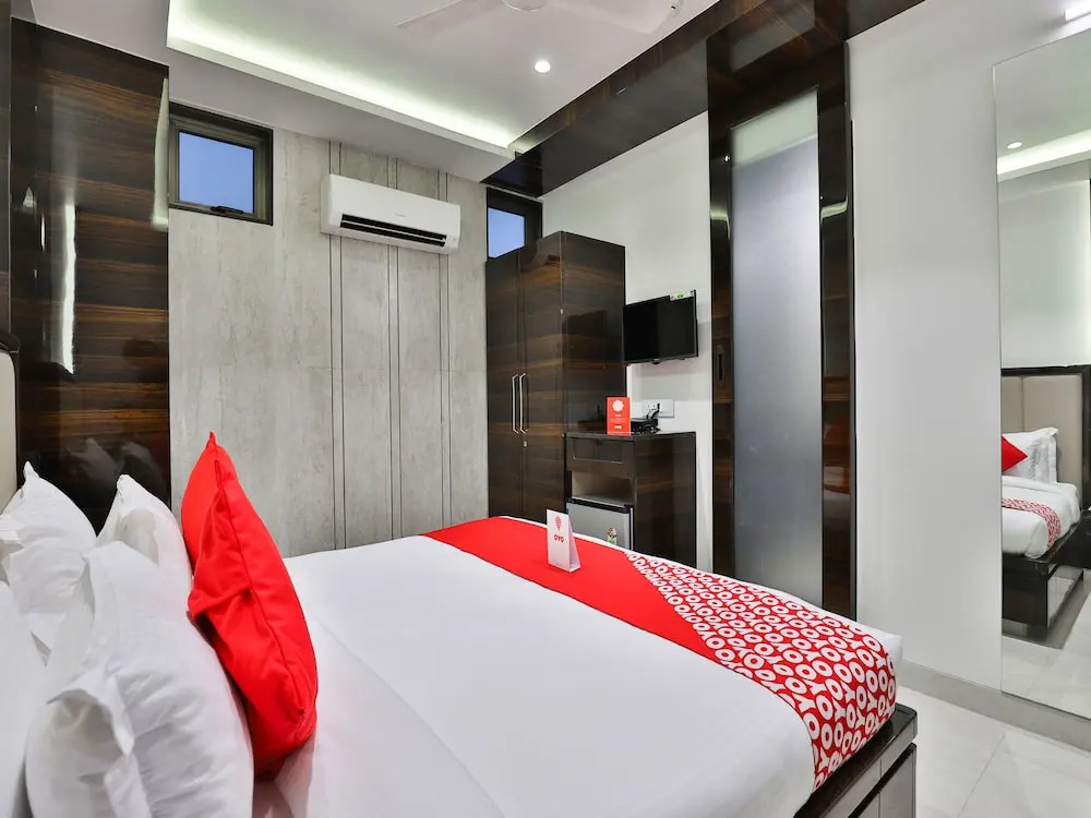 OYO 15635 Elite Rooms & Banquet