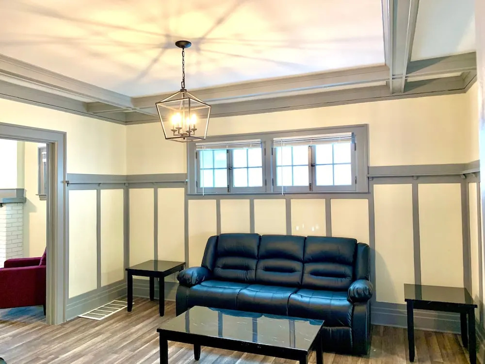 The Aquarium Chateau - With Private Yard & Parking, Near Falls, Casino by Niagara Hospitality