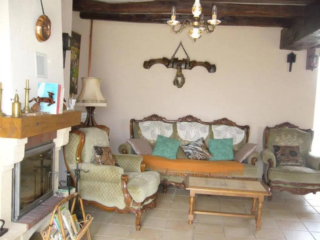 Fermette rénovée, animaux acceptés, internet, Montluçon proche - FR-1-489-83