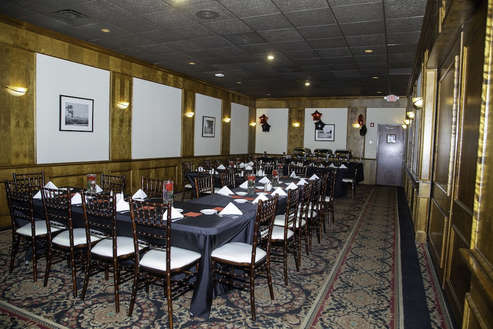 The Stables Inn & Suites