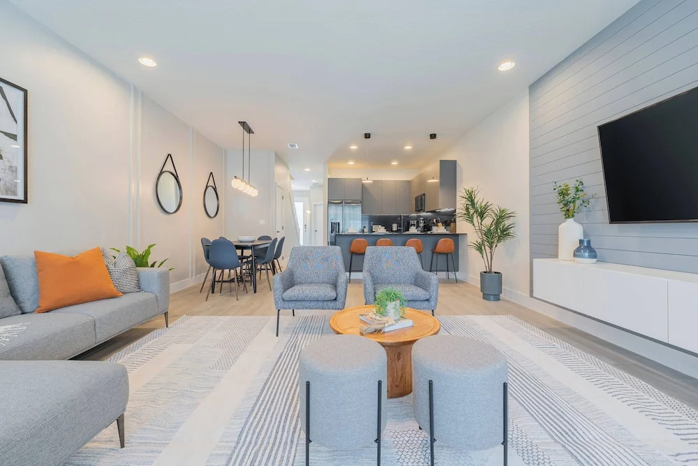 Your Orlando Retreat: Warm and Welcoming Townhome