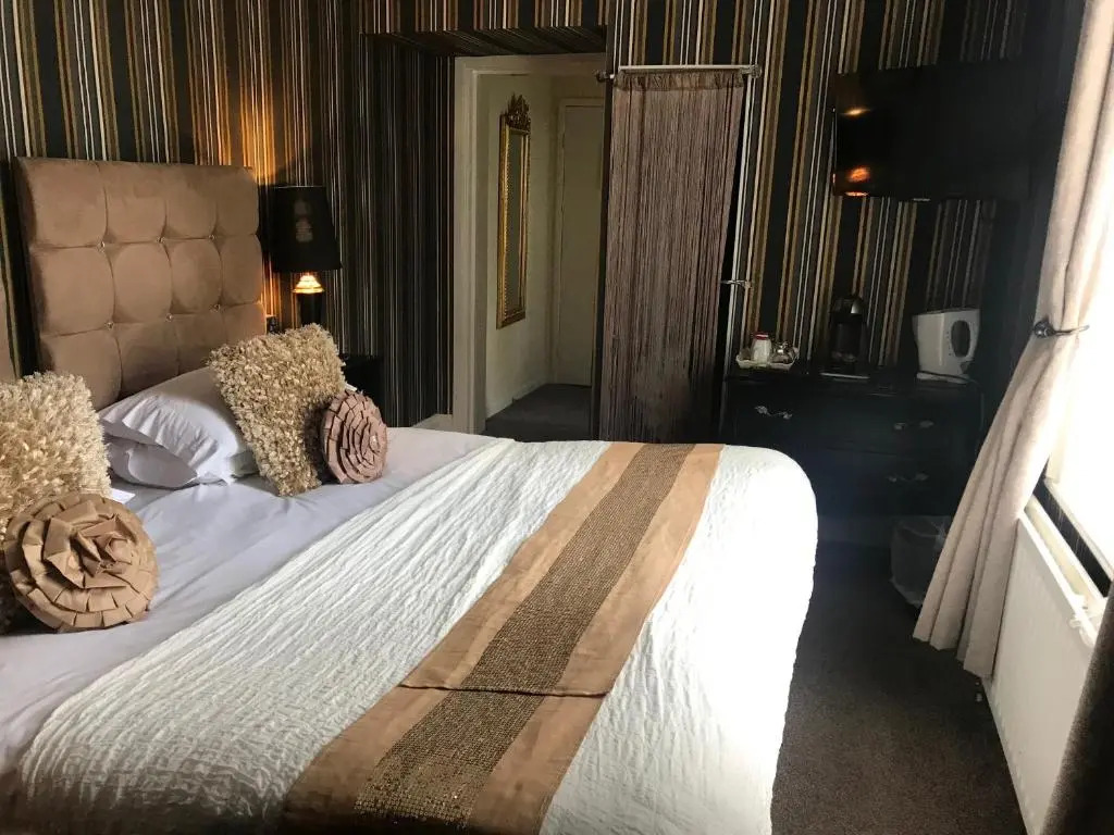 The Hotel Commodore