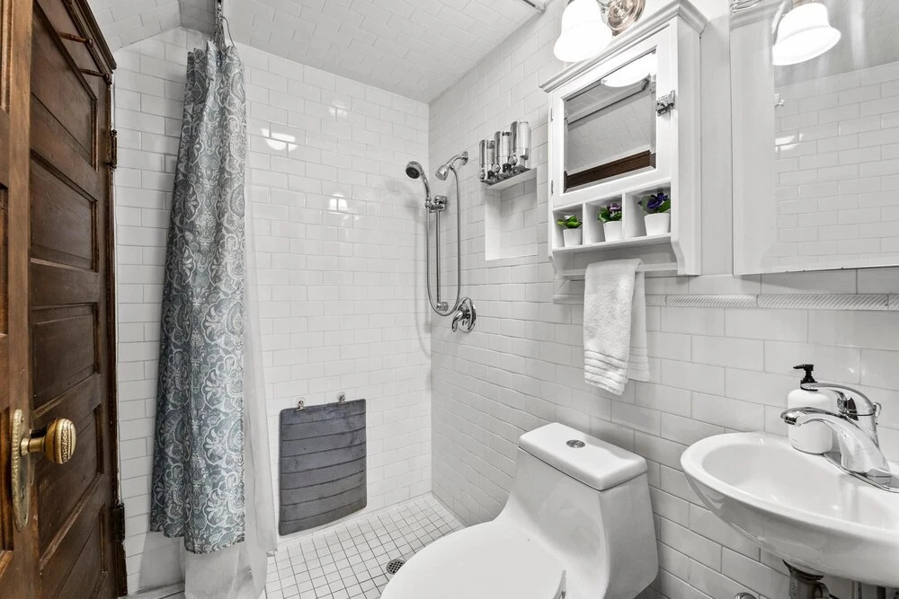 Cap Hill 3-bedroom Garage Parking With Backyard