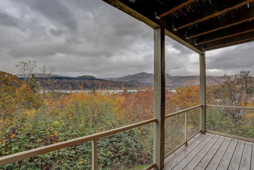 Bridge View Loft 3 Bedroom Condo by RedAwning