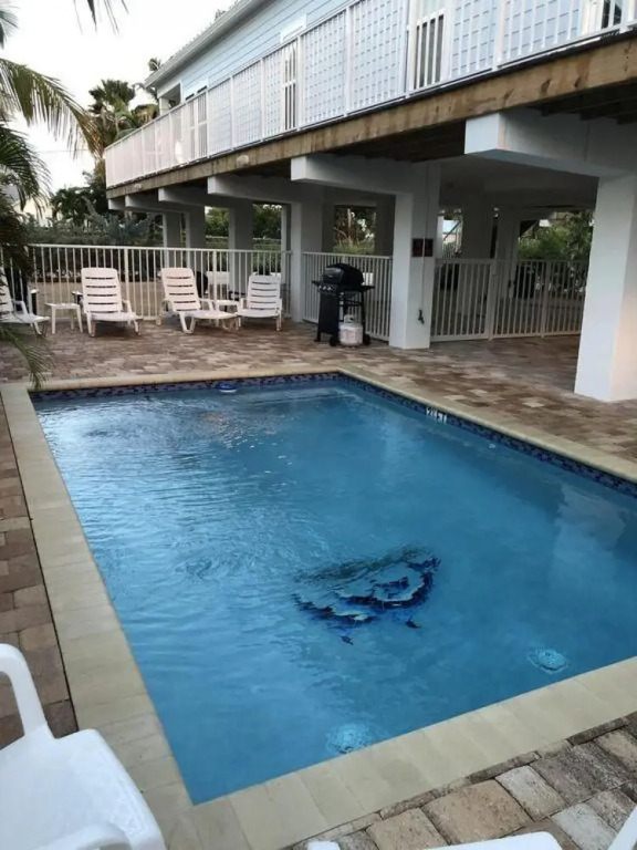 2 Beautiful 4 Bed 3 Bath Pool Home w Free Dock