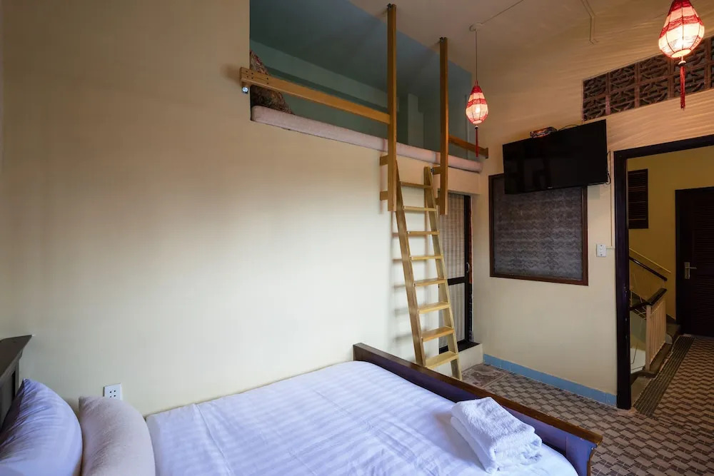 The Red House - Hostel