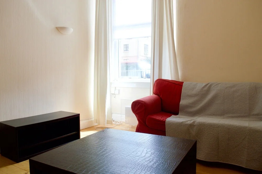 1 Bedroom Flat In Roseburn