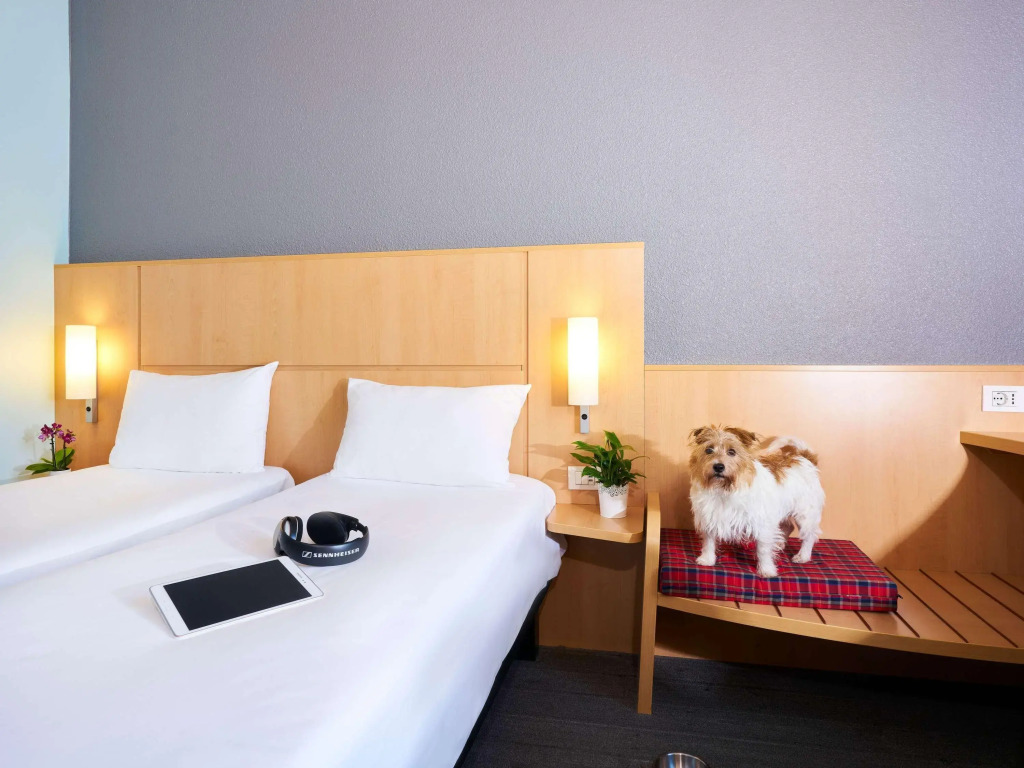 Ibis Como