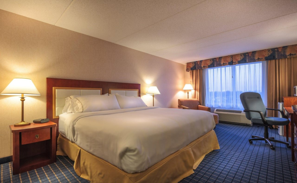 Holiday Inn Express & Suites - Belleville by IHG