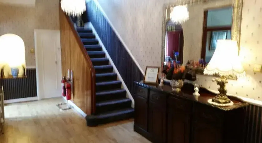 Aaron Court B&B