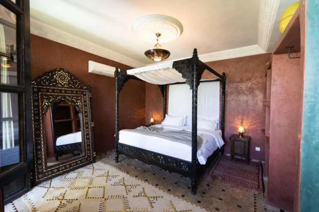 Riad Mur Akush
