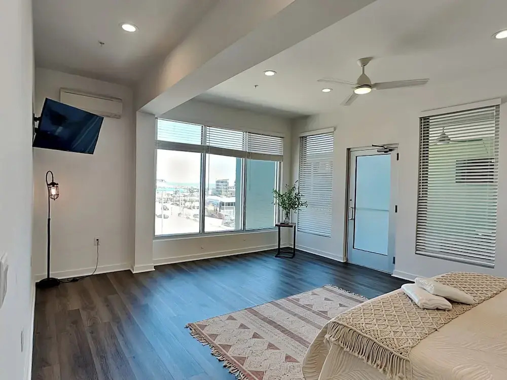Boardwalk Pent House by Carolina Retreats