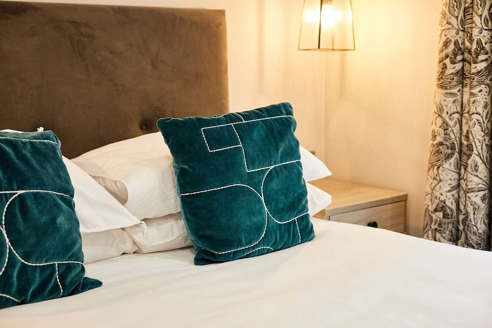Host Stay Teejay s Lodge