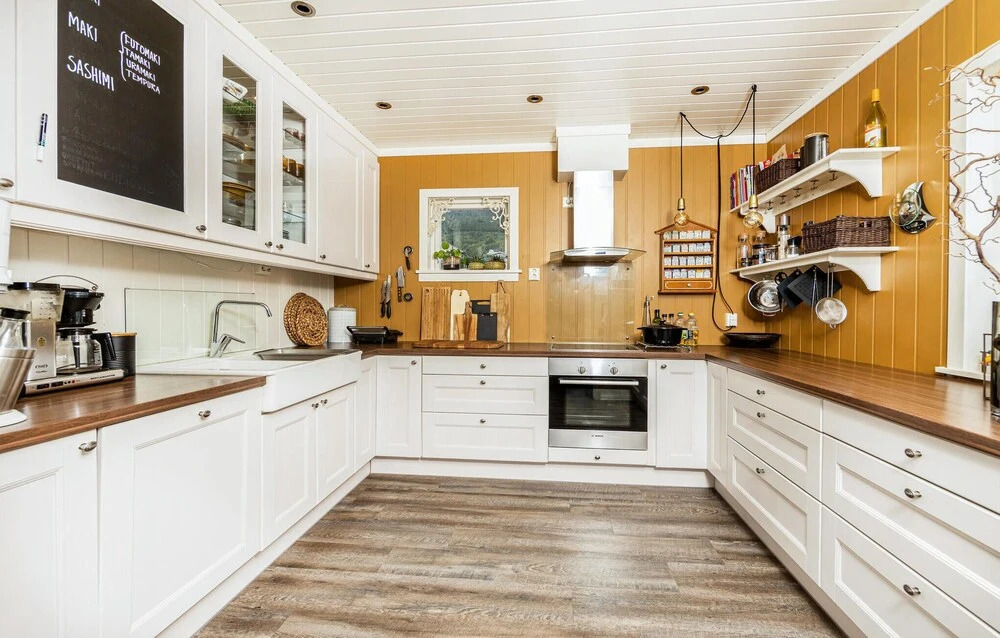 Gorgeous Home In Vestnes With Wifi