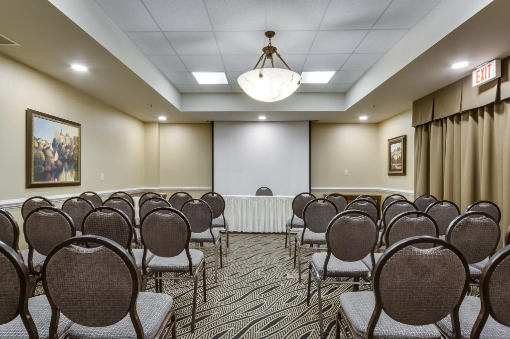 Monte Carlo Inn Vaughan Suites