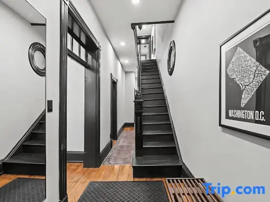 Luxury, Historic 4Bd Rowhouse in the Heart of DC!
