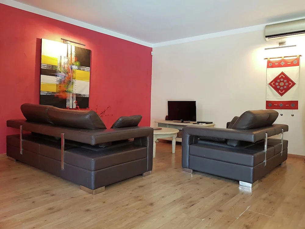 Villa Alba Sunlit Comfort in Lirac