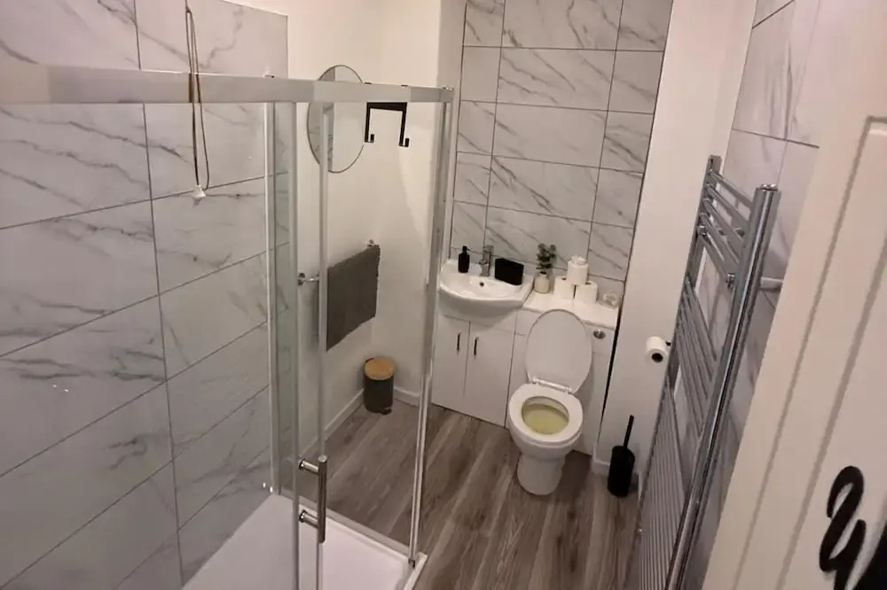 1 Bed Flat - Sleeps 3 - Parking - Pet Friendly
