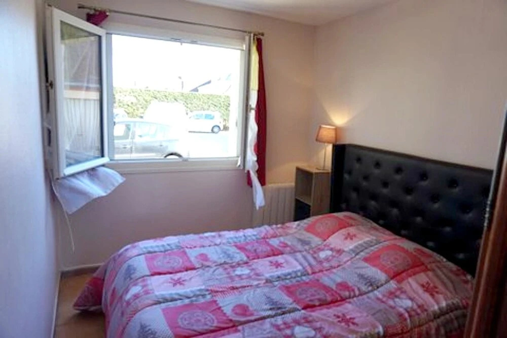 Apartment With one Bedroom in Bernières-sur-mer, With Enclosed Garden