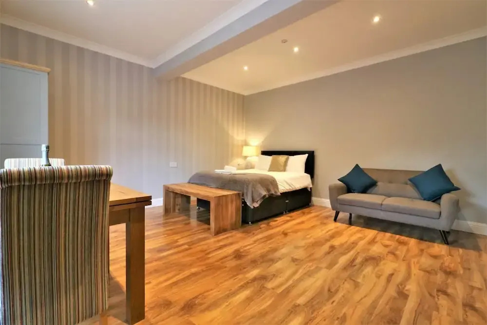 Linden Cottage Room 1 - Airdrie