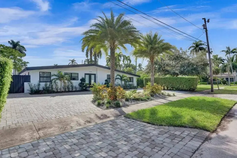 Pool House 3 Bedroom Home Victoria Park