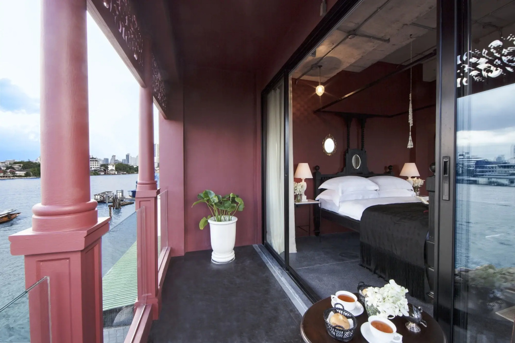 Amdaeng Bangkok Riverside Hotel