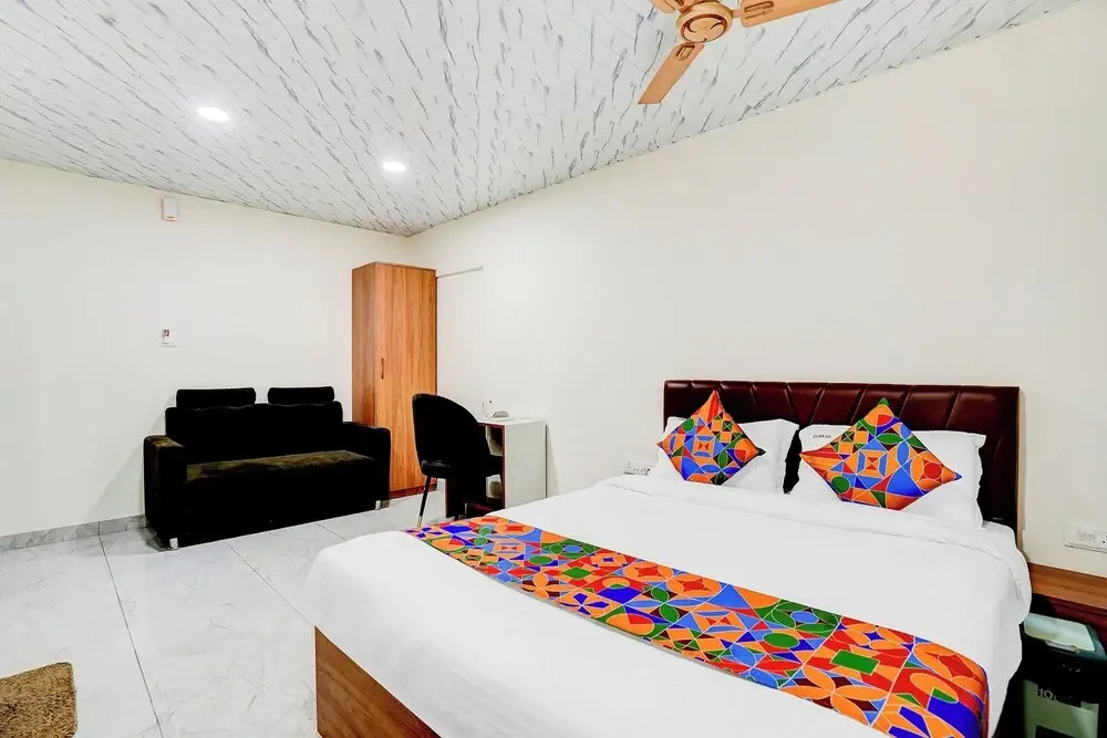 Hotel Omkar & Lodging - Phoenix Market City