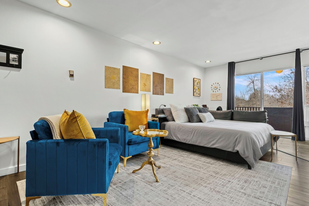 Old Town Condo Near CSU Pool, Sauna, Gym & Bikes