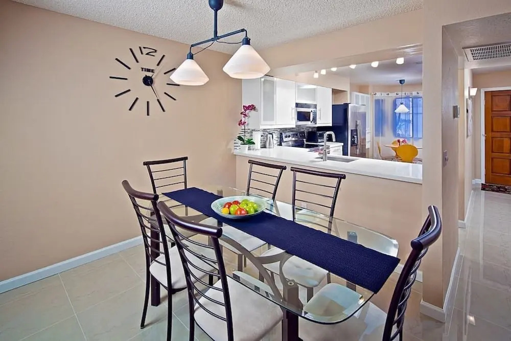 Tempe Escape · Prime Location, Sparkling Pool, Bbq, Tennis Court