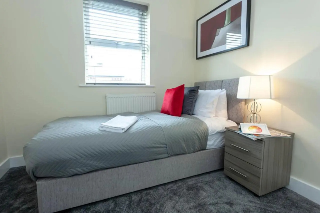 4 bed home, driveway parking ideally located in Latchford, Warrington - Executive St Marys House