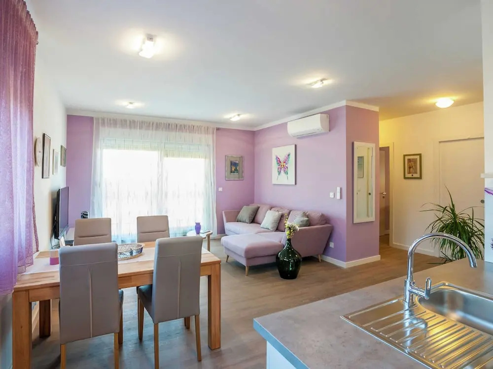 Modern Newly Built Apartment, Geat Location, Private Parking Space, WiFi